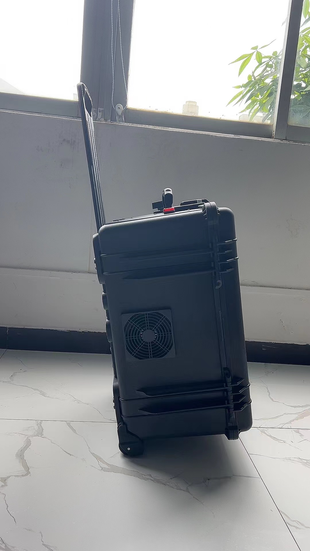 仓山手拉箱型移动通信干扰器